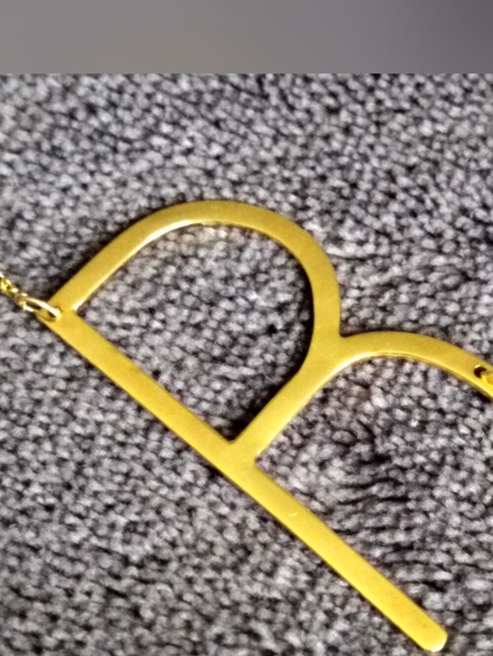 18k "R" initial necklace! - Picture 3 of 7